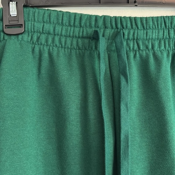 NWT adidas Men's Essentials Fleece Regular Tapered Pants, collegiate green - Picture 7 of 9